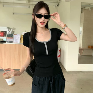 เสื้อยืดแขนสั้นผู้หญิง สีตัดกัน คอปกสี่เหลี่ยม กระชับร่างสไตล์เกาหลี เสื้อสั้น