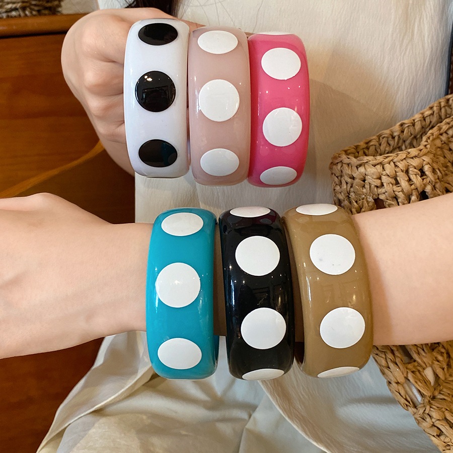 เรซิ่นรอบ ลาย จุด สร้อยข้อมือยุโรปและอเมริกาแฟชั่นที่เรียบง่ายส่วนบุคคลสร้อยข้อมือทุกวันอเนกประสงค์อุปกรณ์เสริม