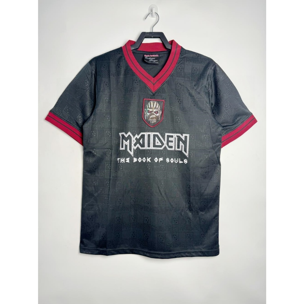 JC‐2016 Retro Iron Maiden The Book Of Souls สีดําสีแดง Vintage Soccer Jersey V คอแขนสั้นพัดลมกีฬา Top