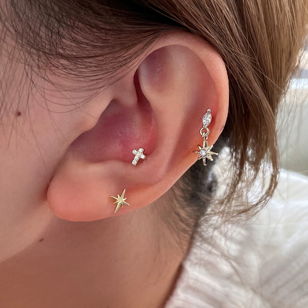 ✨Susan Simple Cross ขนาดเล็กแปดเหลี่ยม Star ต่างหูหญิงหูเจาะต่างหู Niche High-End เข็มเงินต่างหูต่างหู