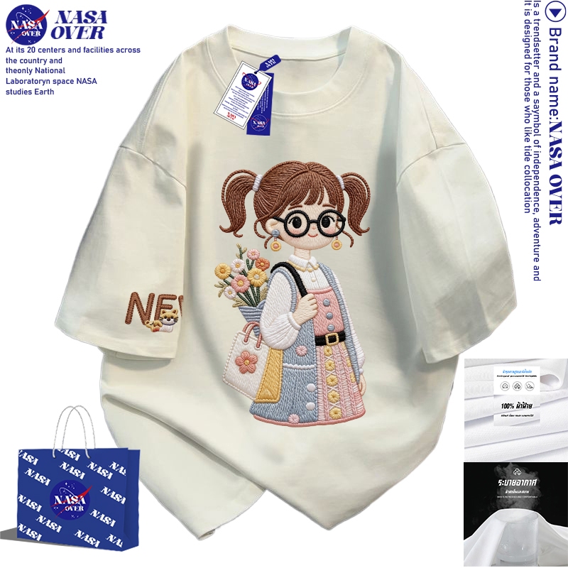 【จัดส่งตลอด 24 ชั่วโมง】🔥NASAชุดหน้าร้อนใส่ได้ทั้งชายหญิงเสื้อ🤔oversizeลายสาวน้อยพิมพ์ลายคอกลมtshirtYG1236