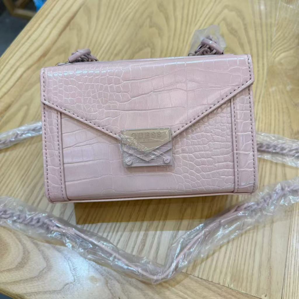 NEW GUESS กระเป๋าสะพายข้างผู้หญิง 519002