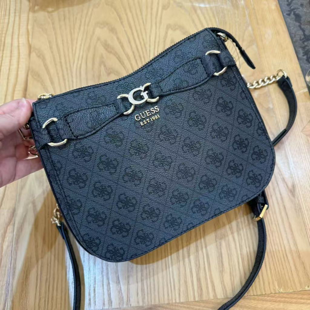 กระเป๋าสะพายข้างผู้หญิง GUESS ใหม่ 2505273