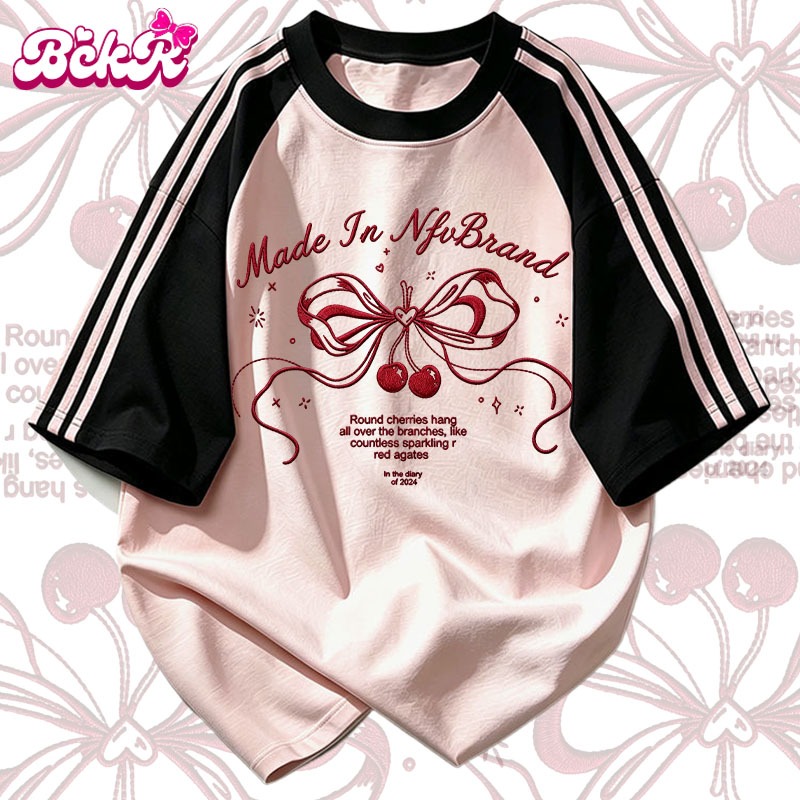 【จัดส่งตลอด 24 ชั่วโมง】🔥BCKR ลายวาดโบว์ผีเสื้อชุดหน้าร้อนเสื้อ🎀oversizeผู้หญิงคอกลมtshirtYG4788