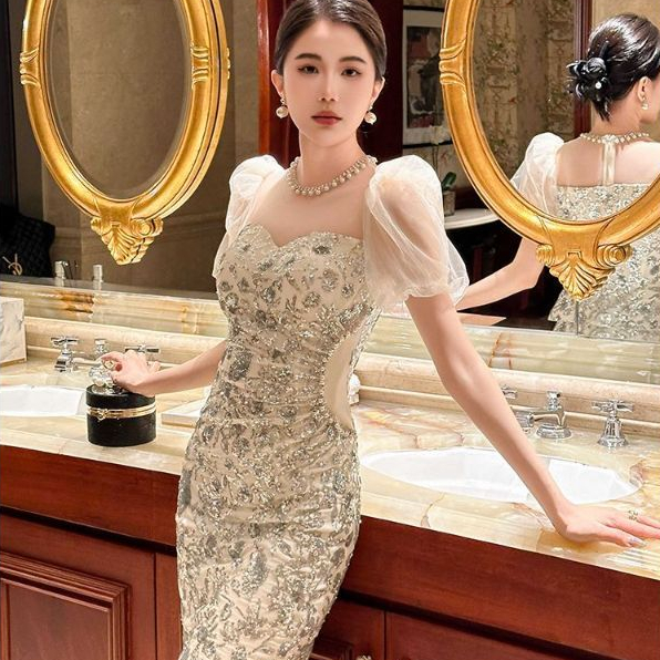 [ลดราคา 50%] French Heavy Industry Goddess Fan Sequined Dress Summer Niche Design แคบ-เอวเย็บสะโพก-P