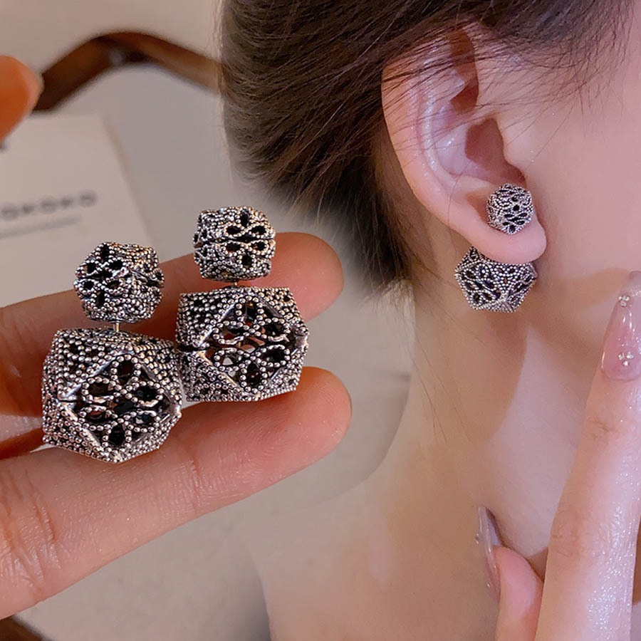 Retro Geometric ดอกไม้ Hollow ต่างหู Niche Creative One สไตล์ Two-Wear ต่างหู Classy Light Luxury Heavy Industry High-End ต่างหู
