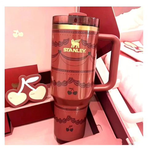 Stanley The Valentines Day Quencher H2.0 Flowstate™ แก้วน้ํา - คอลเลคชั่นเค้กกํามะหยี่