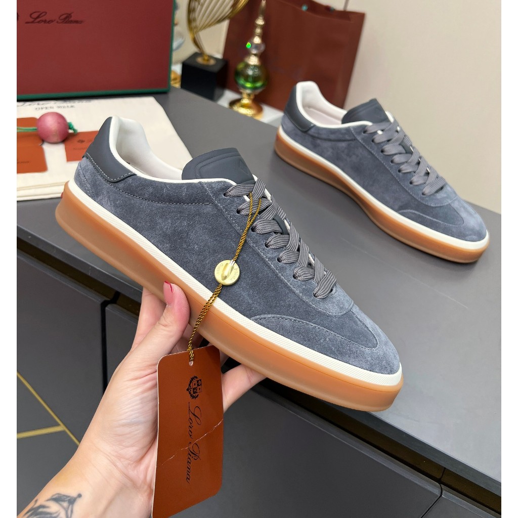 รองเท้าผ้าใบลําลองแฟชั่นสไตล์คู่รักรองเท้าเทนนิสหนังนิ่มสไตล์ใหม่นี้ใช้ดีไซน์พิเศษต่ําเหมาะสําหรับตลอดทั้งปีพื้นรองเท้าหงุดหงิดเพื่อสร้างการผสมผสานสีที่มีเสน่ห์ง่ายฟังก์ชั่นท สร้างรองเท้า Urban Wear Ideal Choice