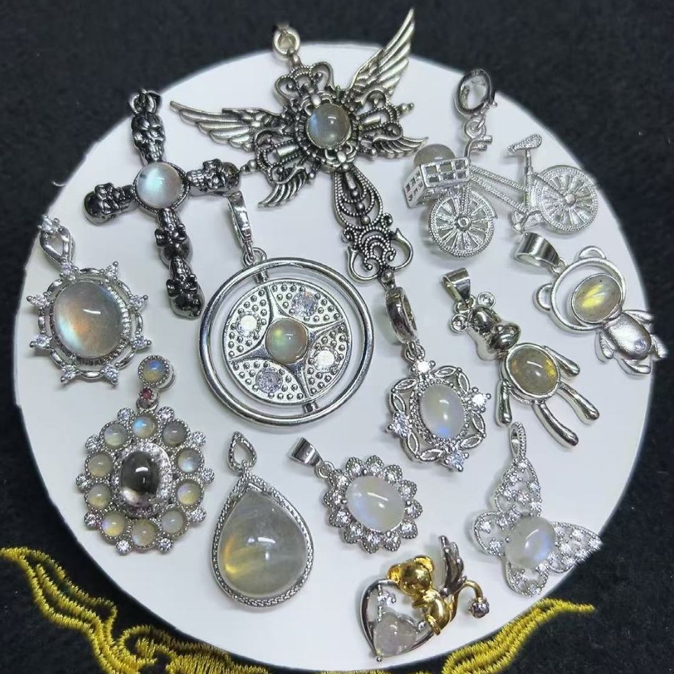 กล่องจี้คริสตัล Labradorite สีขาว มหัศจรรย์สำหรับทำสร้อยคอและสร้อยข้อมือ