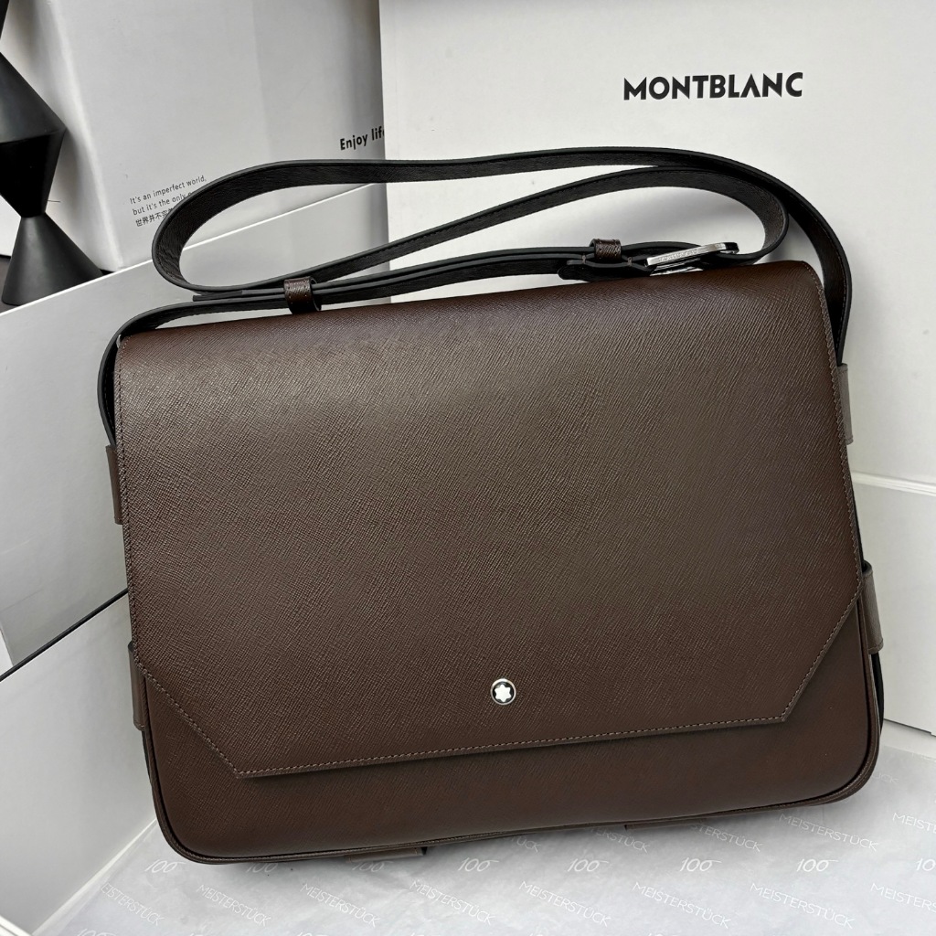Ingenous Series Messenger Bag กระเป๋า Messenger รุ่น Ebony Brown:222931 วัสดุ: วัสดุ: หนังวัวนําเข้า
