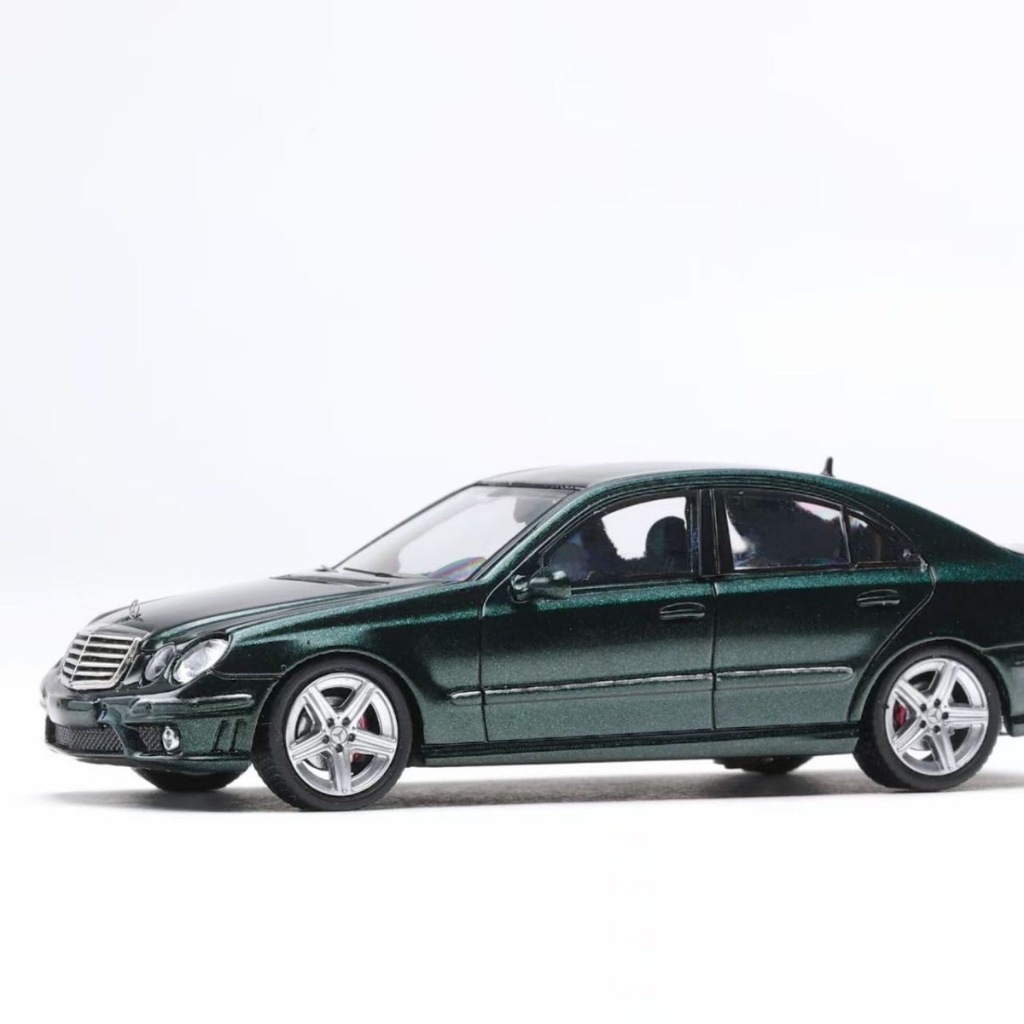 KING MODEL 1: 64 Benz Car E63 AMG W211 จําลองสไตล์คลาสสิกรถรุ่น