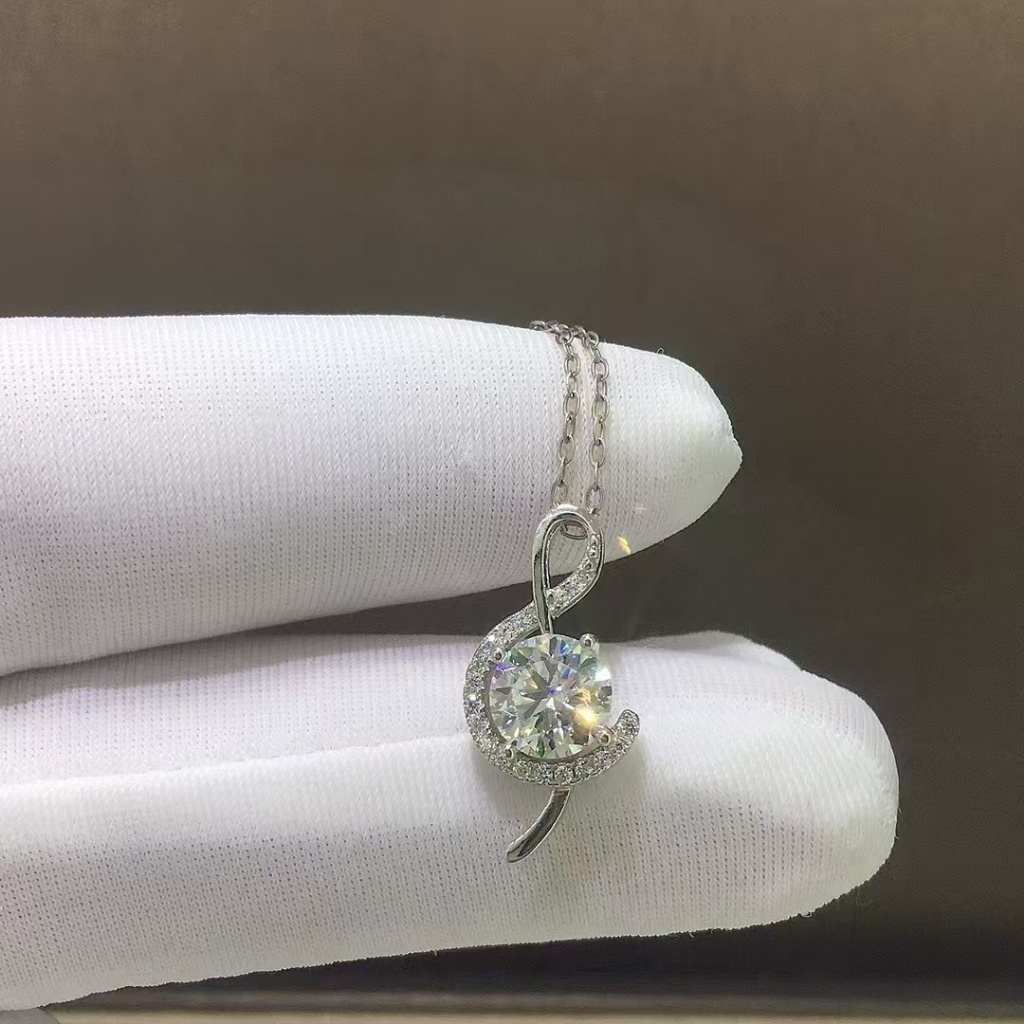 สไตล์ใหม่ S925 เงิน Gold-Plated พร้อมสต็อก 1 กะรัตหมายเหตุ Moissanite จี้ฟรีโซ่หลวมหิน 6.5 มม.หนึ่งห