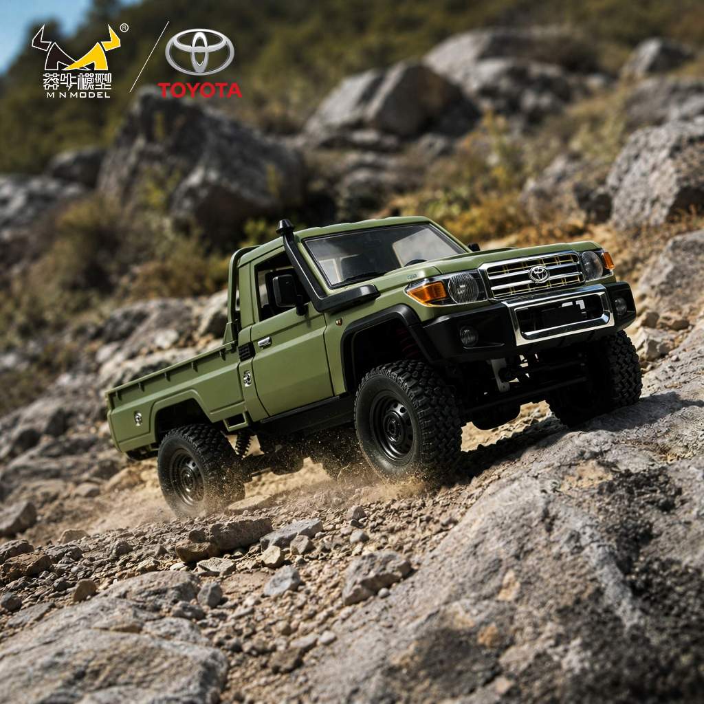 In stock Green MN รุ่น MN82 RTR 1/12 2.4G 4WD RC รถที่ได้รับอนุญาตโดย TOYOTA Land Cruiser LC79 Rock Crawler ไฟ LED ปีนเขา Off-Road รถบรรทุก Full Proportional ยานพาหนะรุ่นของเล่น