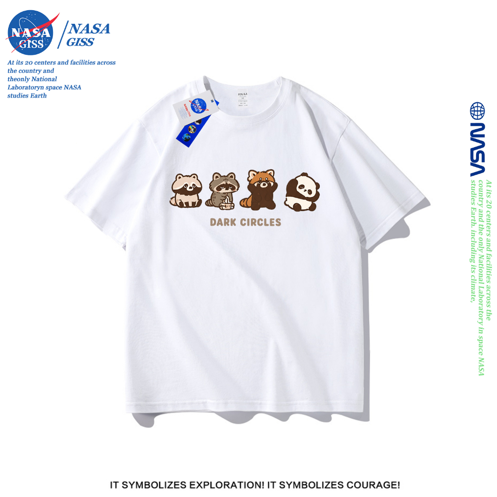 NASA เสื้อยืดชายหญิงแขนสั้น สไตล์ลำลอง summer ลูกหมีตัวเล็ก 4 ตัวที่มีรอยคล้ำรอบดวงตา พิมพ์ลาย t-shirt แบบหลวม คอกลม ยับยากไม่ต้องรีด
