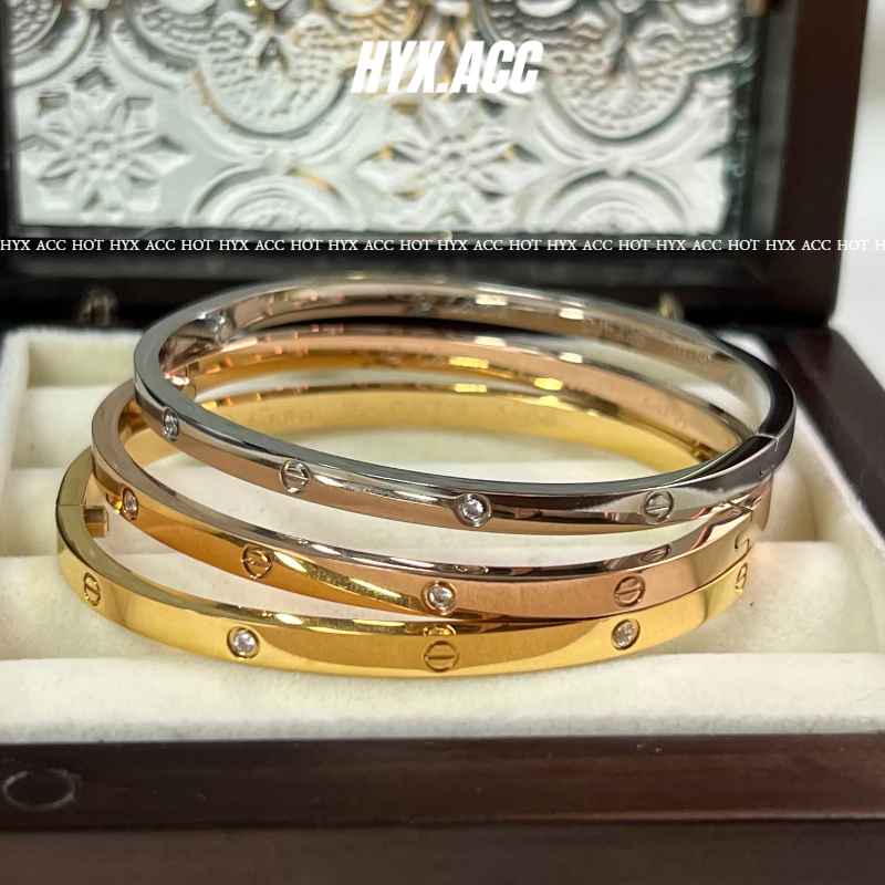 สร้อยข้อมือ เหล็กไทเทเนียม ประดับเพชร สไตล์คลาสสิก สําหรับผู้หญิง【love】