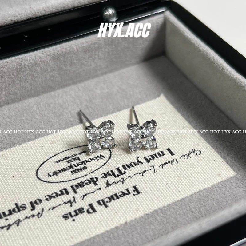 ต ่ างหูผู ้ หญิง Simple Small Zircon Clover ต ่ างหูสตั ๊ ดต ่ างหู Hypoallergenic ต ่ างหู