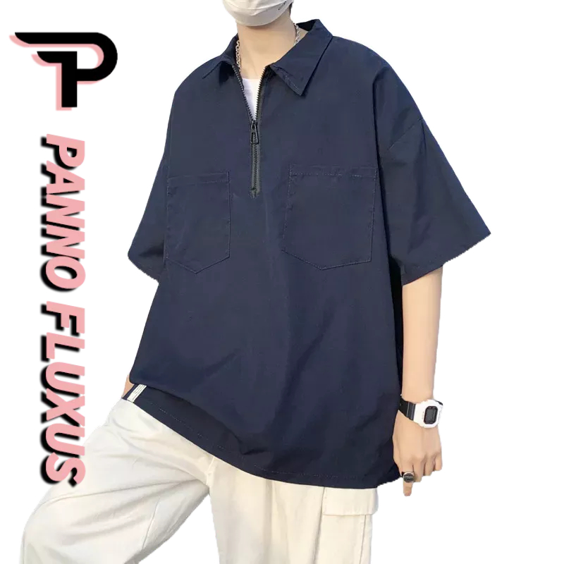 PannoFluxus เสื้อเชิ้ตผู้ชายแฟชั่นสไตล์เกาหลีปกญี่ปุ่นสีทึบแขนสั้นโปโลคอซิปหลวมลำลองครึ่งแขนด้านบน