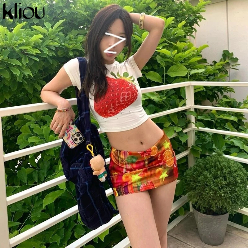 Kliou Casual Relax ชุดกระโปรงรอบคอแขนสั้นพิมพ์ Navel สัมผัสห่อก้น Mini สี Match อเนกประสงค์บรรยากาศสไตล์แฟชั่น 2024 ใหม่