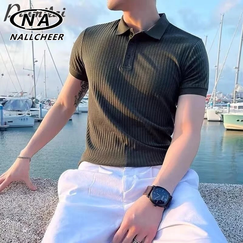 เสื้อยืดแขนสั้นลายทางผู้ชาย เสื้อโปโลโอเวอร์ไซส์ถักสีทึบอินเทรนด์