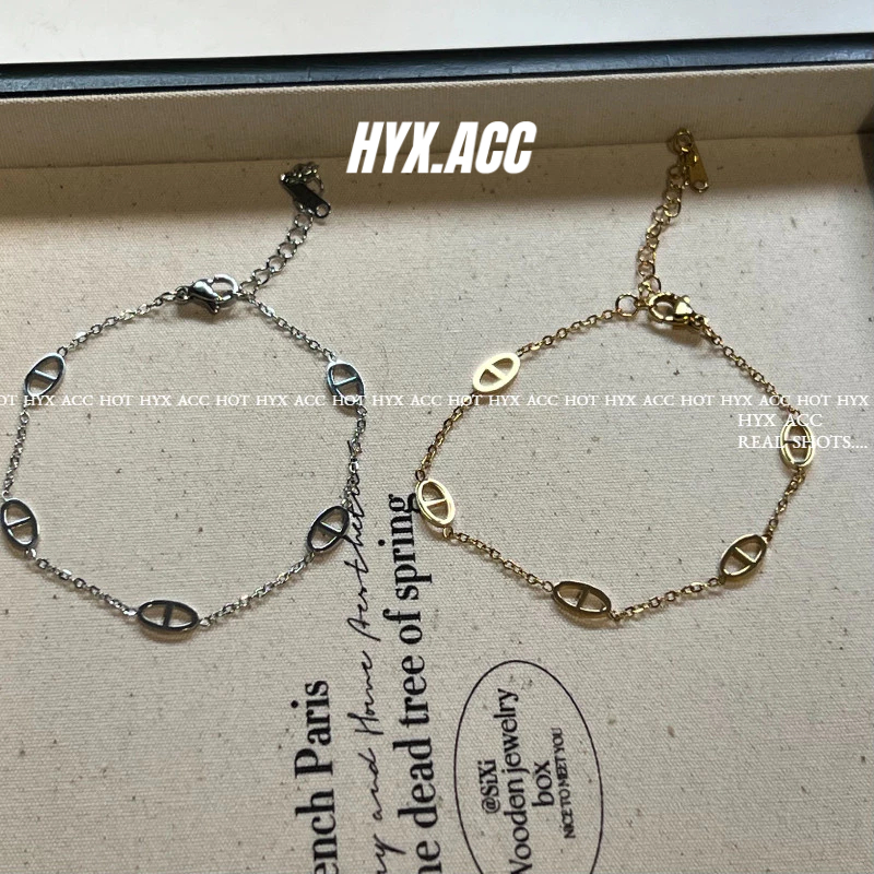 สร้อยข้อมือผู้หญิง Minimalist Pig Nose สร้อยข้อมือเหล็กไทเทเนียมสร้อยข้อมือบาง [สากล]