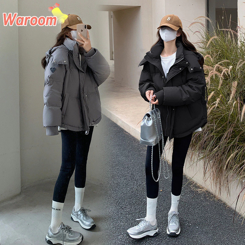 12.12 Waroom วารูม ผ้าฝ้ายเบาะแจ็คเก็ตผู้หญิง2024ฤดูหนาวรูปแบบใหม่เวอร์ชั่นเกาหลีสีเทาหัวใจรักสั้นลงแจ็คเก็ตเบาะนักเรียนขนาดบวกคู่ขนมปังแจ็