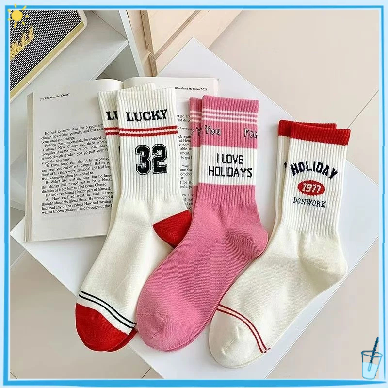จดหมายสีชมพูสาวถุงเท้าหลอดกลางอินเทรนด์สวมใส่ด้านนอกถนนกีฬาฤดูใบไม้ผลิฤดูใบไม้ร่วงสไตล์ญี่ปุ่นถุงน่องถุงเท้าคู่หญิง