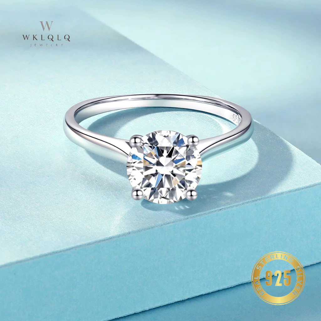 WKLQLQ แหวนเงินแท้ 925 | เพชร CZ 8 มม. ≈ 2 กะรัต | มินิมอล เรียบหรู แหวนผู้หญิง/แหวนหมั้น