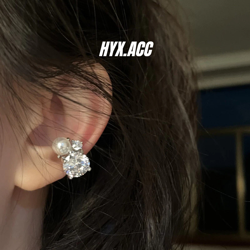 คลิปหูสำหรับผู้หญิง สไตล์หรูหราด้วยมุกเพทาย