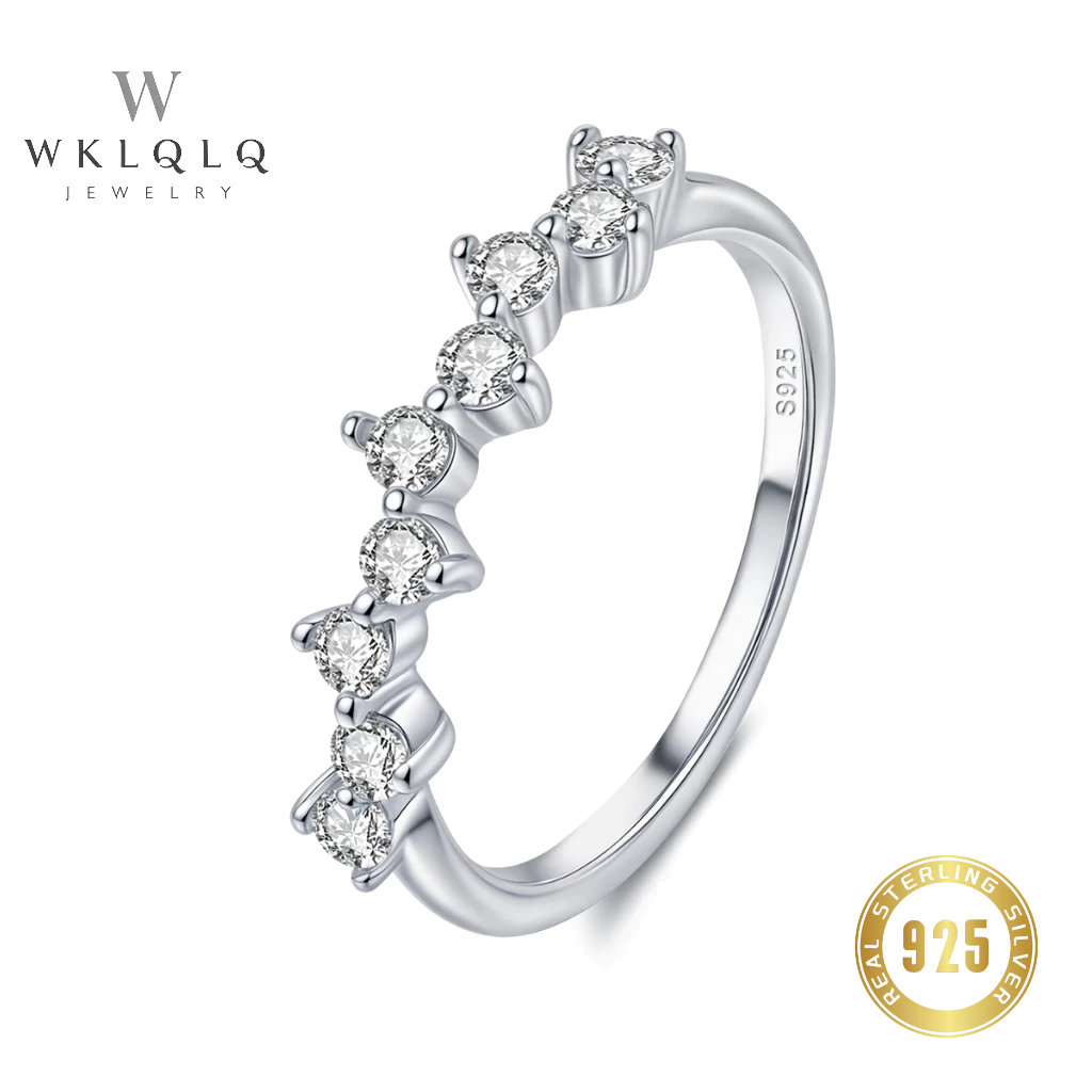 WKLLQ แหวนเงินแท้ 925 แหวนเพชรสวิส (CZ) ครึ่งแหวนแหวนบางแถวไม่สม่ําเสมอแหวนเพชรผู้หญิงแหวน Hypoallergenic ของขวัญคําแนะนํา