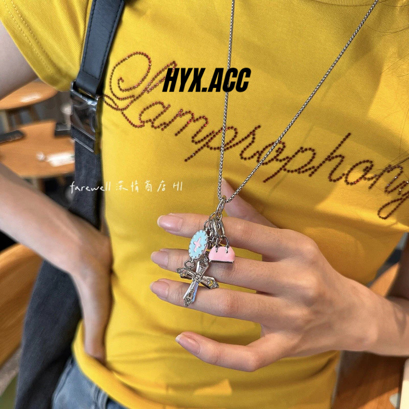 สร้อยคอยาวสไตล์ Y2K สำหรับผู้หญิง ดีไซน์ multi-element cross พร้อมจี้สวยงาม