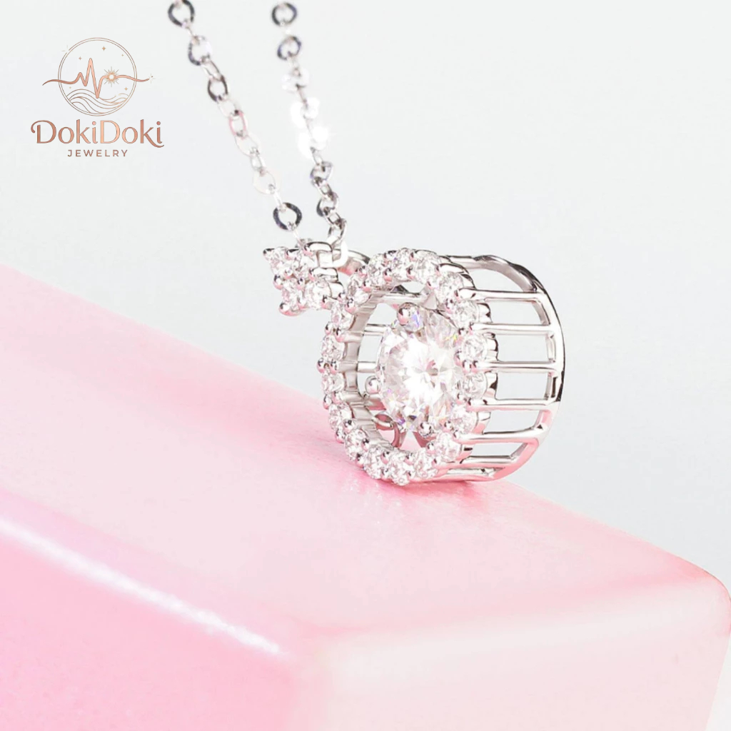 Dokidoki สร้อยคอเงินแท้ 925 ประดับเพชร CZ สไตล์เกาหลี ดีไซน์ดิ้นได้ (Dancing Diamond) เรียบหรู ทันสมัย สำหรับผู้หญิง
