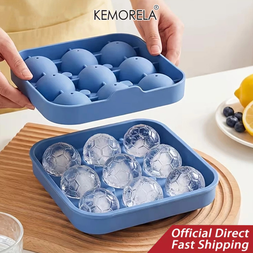 KEMORELA 9 หลุมซิลิโคนลูกฟุตบอลก้อนถาดน้ําแข็งที่มีฝาปิด-รอบน้ําแข็งลูกแม่พิมพ์สําหรับวิสกี้ค๊อกเทลและดื่มพรรค-ปล่อยง่ายยืดหยุ่นสําหรับบาร์บ้านและกีฬา-ที่ประห