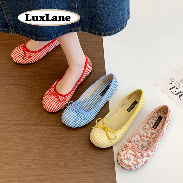 S.LuxLane Vintage Bow Mary Jane Flats สําหรับผู้หญิง– แบน Soft Sole รองเท้าบัลเล่ต์ลายตารางหมากรุกและดอกไม้พิมพ์ | รองเท้าตุ๊กตาน่ารักหวานสําหรับสวมใส่ทุกวัน (สีแดง/สีฟ้า/สีเหลือง/สีชมพู ขนาด 35-40)