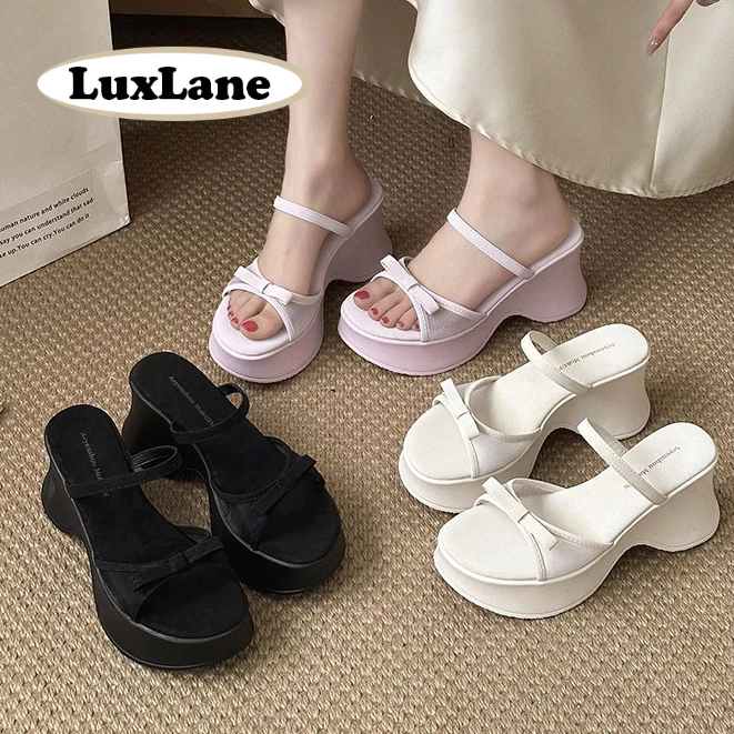 S.LuxLane รองเท้าแตะส้นเตารีดแพลตฟอร์ม 10 ซม.สําหรับผู้หญิงมีโบว์– Chunky Sole Slip-On Mule รองเท้าแตะสําหรับวันหยุดชายหาด & Resort (สีดํา/สีขาว,ขนาด 35-40)