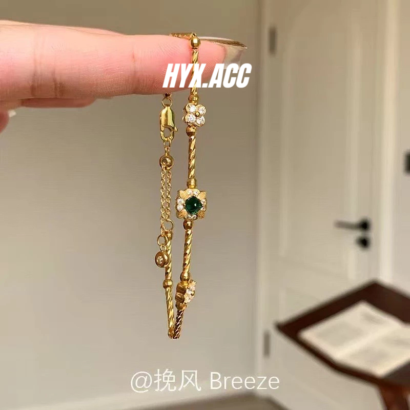 สร้อยข้อมือโซ่บิดโคลเวอร์เคลือบเพชรสีเขียวระดับไฮเอนด์ของผู้หญิงวินเทจ