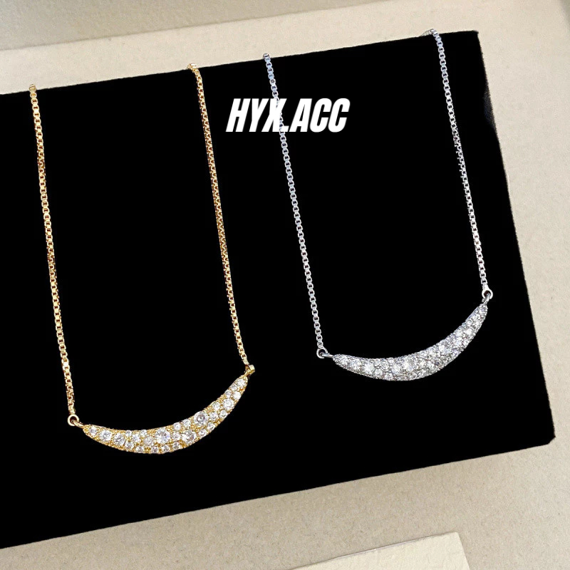 สร้อยคอผู้หญิง: สร้อยคอยิ้ม Micro-Inlaid Zirconia ประณีต