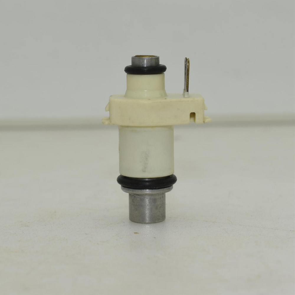 1CD-1393-00-00 หัวฉีดน้ํามันเชื้อเพลิง 2 รูสําหรับ YAMAHA