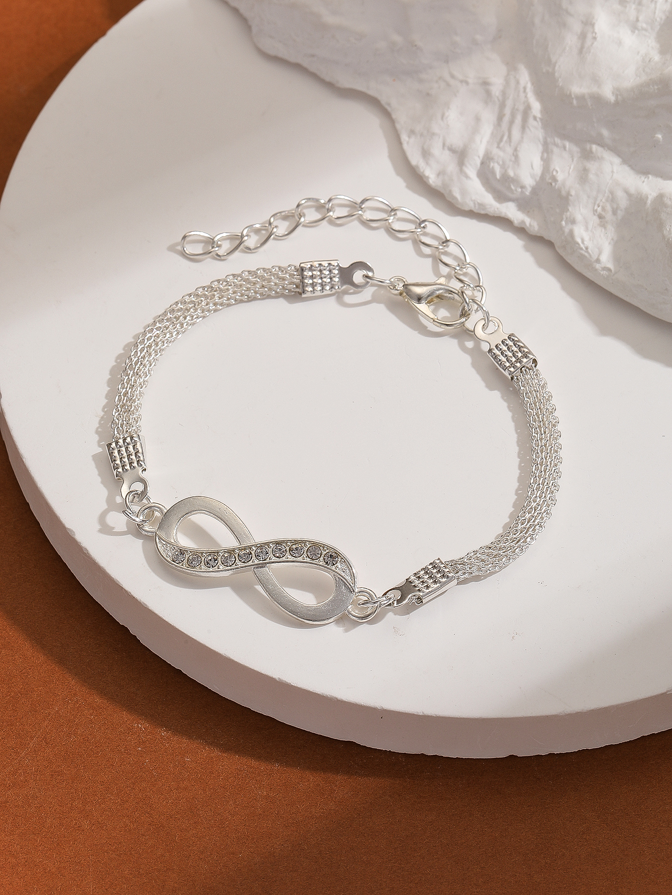 สร้อยข้อมือ Silver Infinity Charm สําหรับผู้หญิง – โซ่ Rhinestones ประกายเครื่องประดับสไตล์มินิมอลแบบปรับได้
