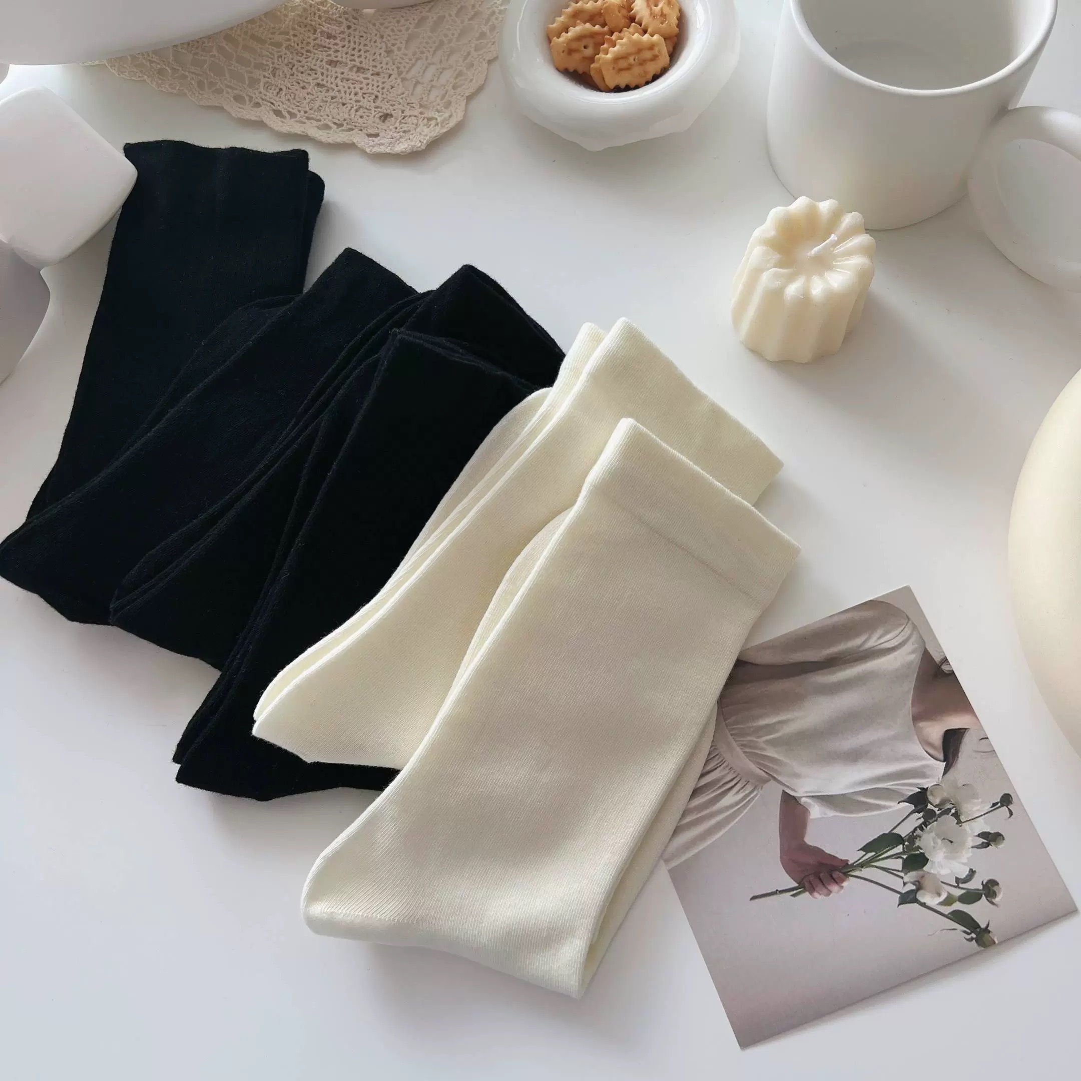 Ins ฤดูร้อนผู้หญิงผ้าฝ้ายบางหลวมสีดําสีขาวถุงเท้าลูกเรือสบายๆ Breathable กลาง-ยาว Lolita