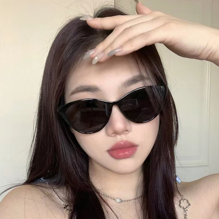 Mona Triangle Cat Eye แว่นตากันแดด UV400 แฟชั่นเกาหลีอุปกรณ์เสริมอินเทรนด์สําหรับผู้หญิง