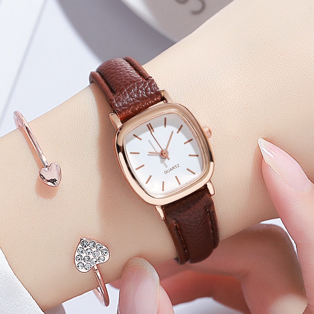 Square Face นาฬิกาผู้หญิงหน้าปัดเล็กควอตซ์ Timepiece พร้อมสายหนังสําหรับทุกวัน