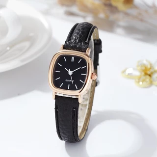 Square Face นาฬิกาผู้หญิงหน้าปัดเล็กควอตซ์ Timepiece พร้อมสายหนังสําหรับทุกวัน