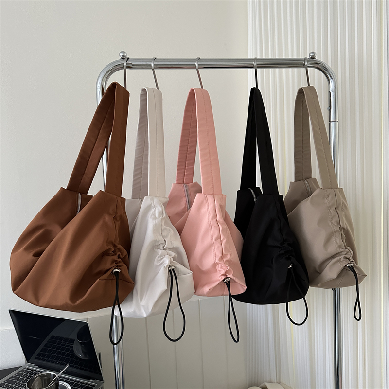 แฟชั่นสีทึบความจุขนาดใหญ่ All-Match Tote Bag Shoulder Commuter Bag