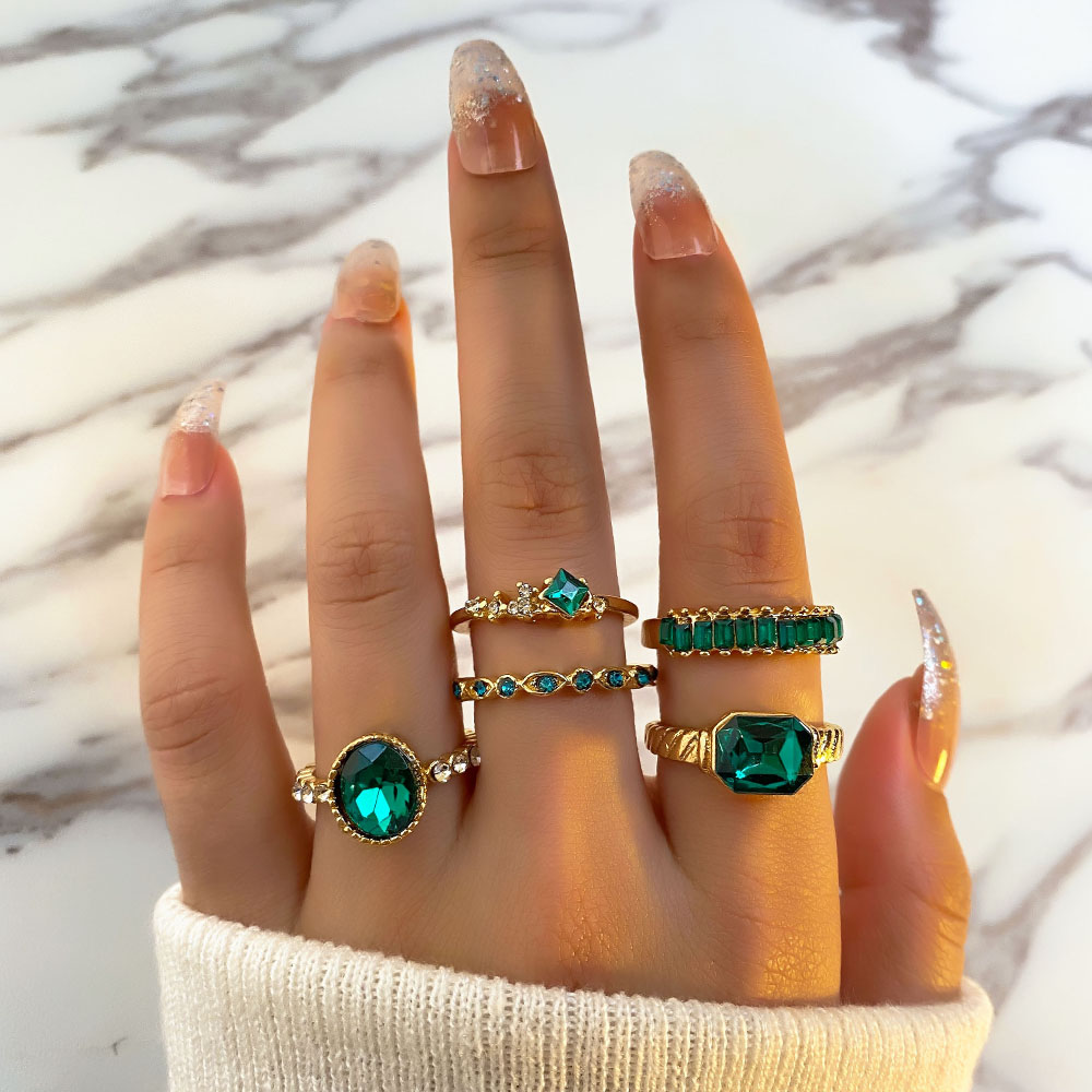 Vintage Emerald Oval Rhinestone แหวนชุด 5 ชิ้น Creative Stackable เครื่องประดับของขวัญ
