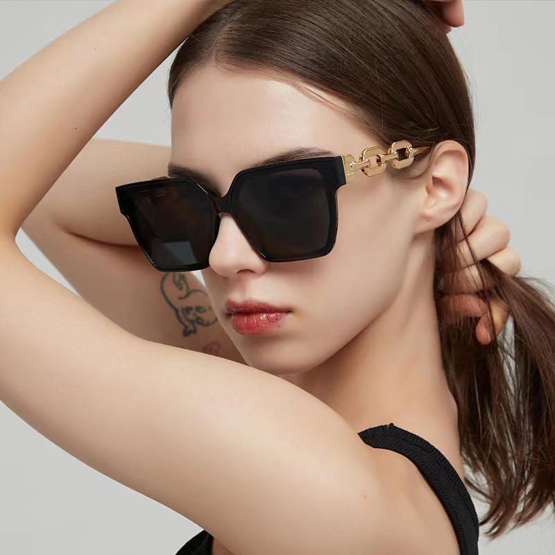 Euro-American Punk Retro Square แว่นกันแดด | กรอบโซ่ยูวี ไม่จํากัดเพศ สําหรับแฟชั่นในเมือง/การเดินทาง/ประจําวัน