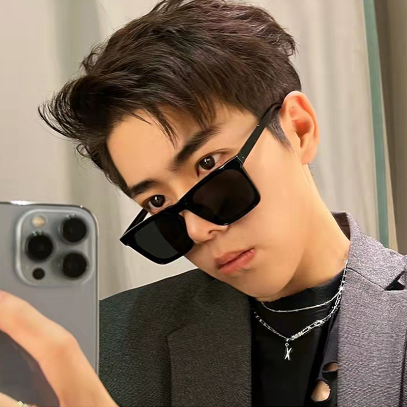 แว่นกันแดดทรงสี่เหลี่ยมเกาหลีอินเทรนด์ UV400 Unisex กรอบย้อนยุคน้ําหนักเบาสําหรับการขับรถกีฬาทุกวัน