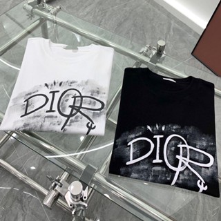 Dior ใหม่ เสื้อยืดคอกลม แขนสั้น ผ้าฝ้าย พิมพ์ลายโลโก้ตัวอักษร ระดับไฮเอนด์ แฟชั่นฤดูร้อน สําหรับผู้ชาย และผู้หญิง 2023