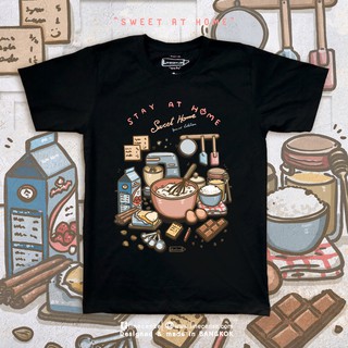 เสื้อยืดผ้าฝ้ายพิมพ์ลายขายดีStay at Home " SWEET HOME " T-shirt Black Ver. เสื้อยืด สีดำ premium cotton ลายทำขนม เบเกอรี