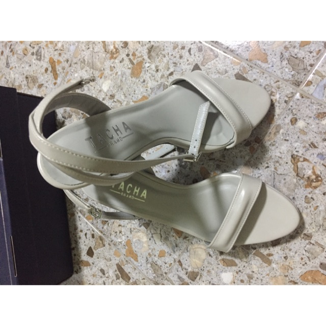 รองเท้า tacha brand