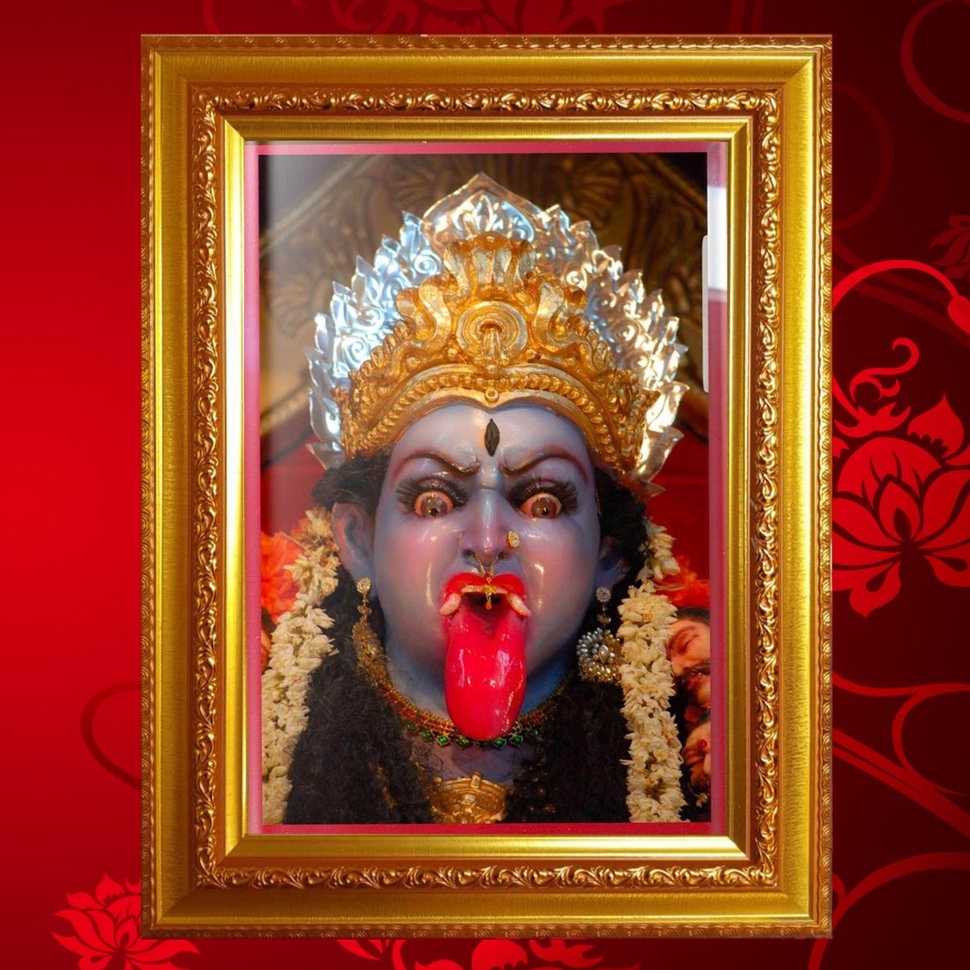 กรอบรูป ใบหน้าพระแม่กาลี พื้นแดง บูชา กรอบขนาด 28.5 x 37.0 เซนติเมตร